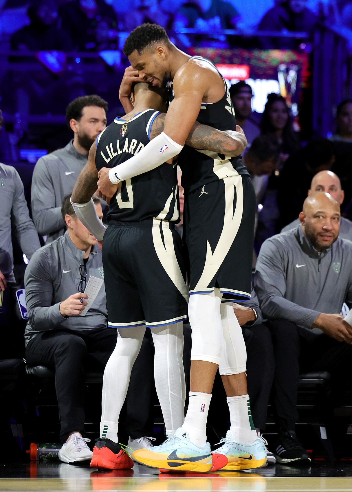 转折点！密尔沃基雄鹿外线爆发，NBA季后赛今夜攻防权衡，赛场秩序良好，纪律约束更严格的简单介绍